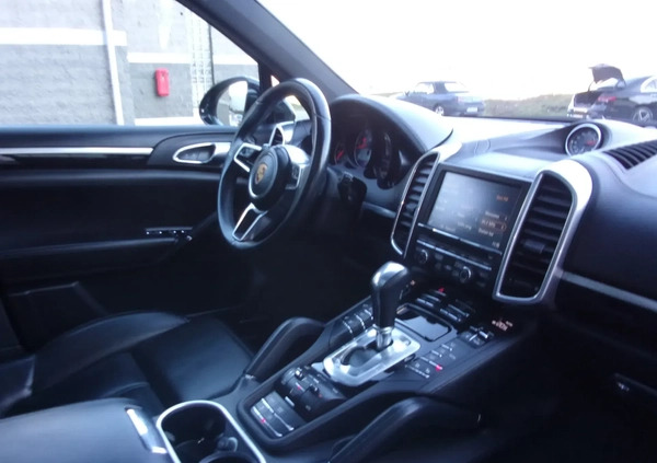 Porsche Cayenne cena 160000 przebieg: 190000, rok produkcji 2016 z Grudziądz małe 781